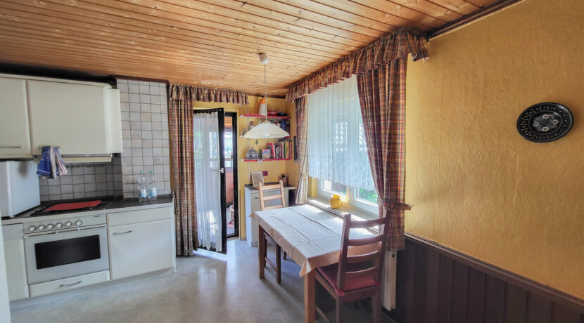 Küche mit Zugang zur Loggia OG