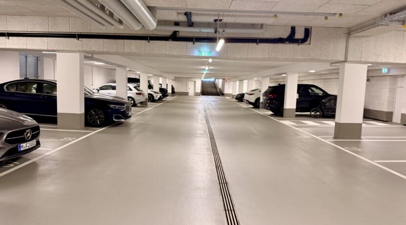 helle Tiefgarage
