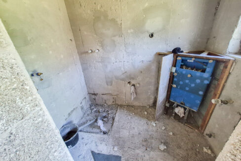 Bad - Wohnung links
