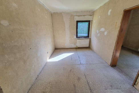 Zimmer - Wohnung links