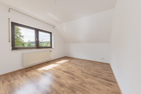 geräumiges Schlafzimmer