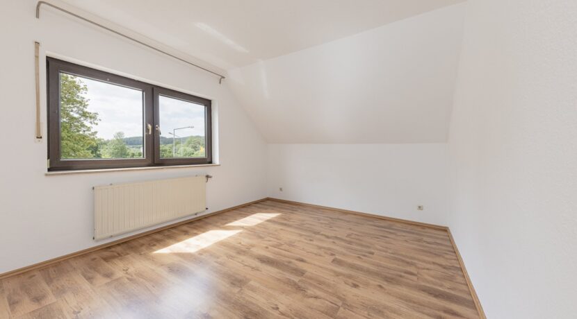 geräumiges Schlafzimmer