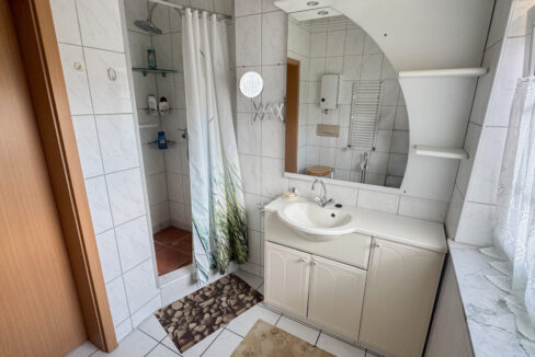 Tageslichtbad mit Dusche DG