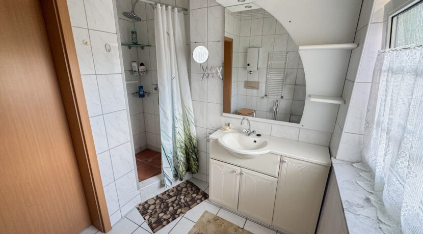 Tageslichtbad mit Dusche DG