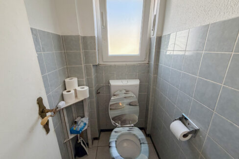 1. OG rechts Gäste-WC
