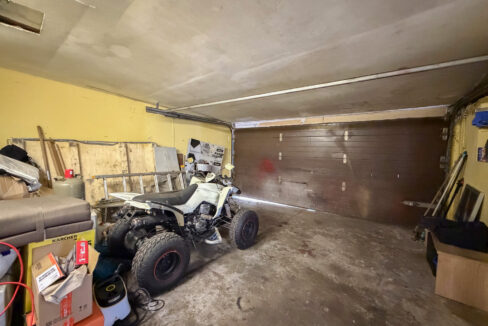 Garage zur Gewerbeeinheit
