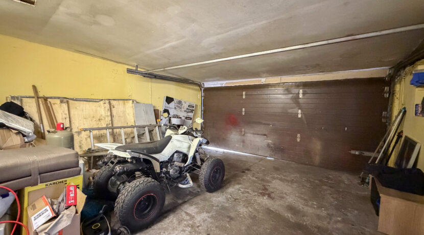 Garage zur Gewerbeeinheit