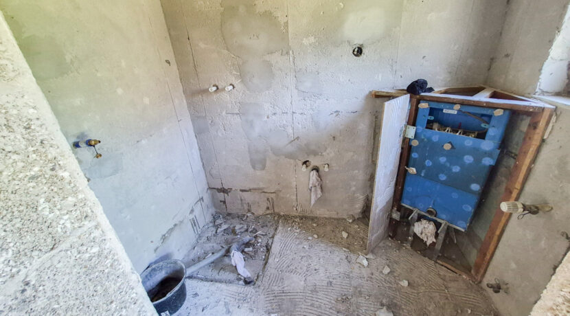 Bad - Wohnung links