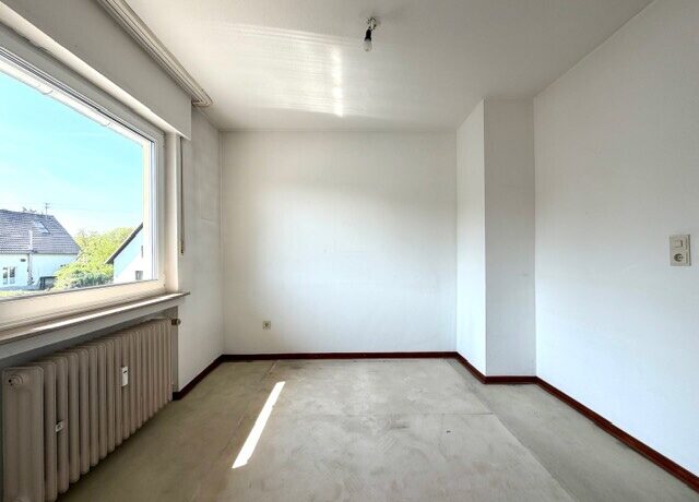 Haushälfte rechts - 1.Zimmer rechts unmöbliert