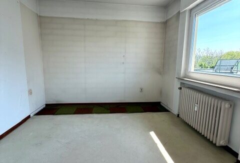 Haushälfte rechts - 2.Zimmer rechts unmöbliert