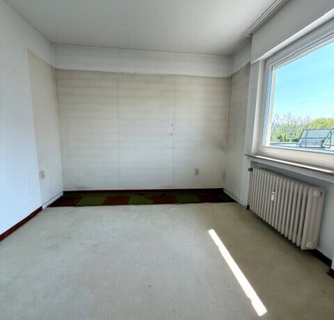 Haushälfte rechts - 2.Zimmer rechts unmöbliert