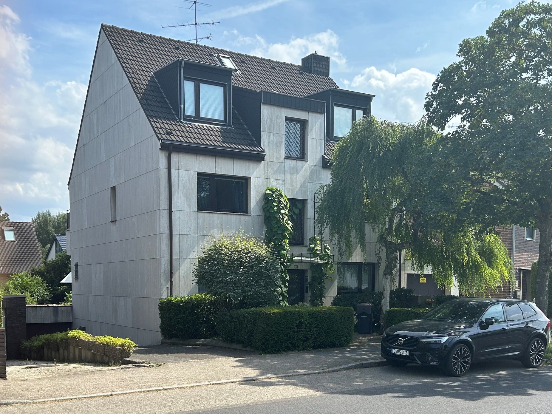 Freistehendes Dreifamilienhaus – die Gelegenheit in Düsseldorf Wersten!
