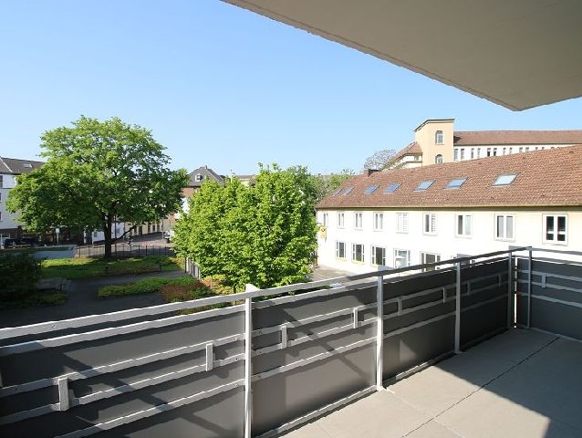 MODERNE 3-ZIMMERWOHNUNG MIT BALKON IN DER KREFELDER INNENSTADT ZU MIETEN - Foto 1
