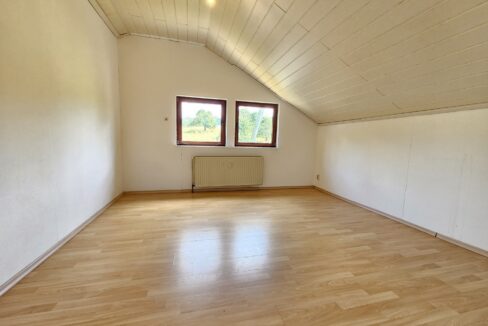 Schlafzimmer DG