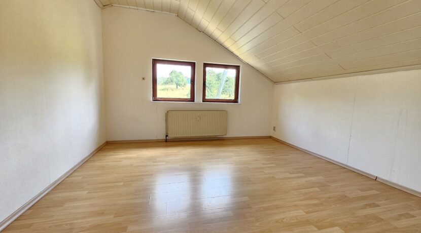 Schlafzimmer DG