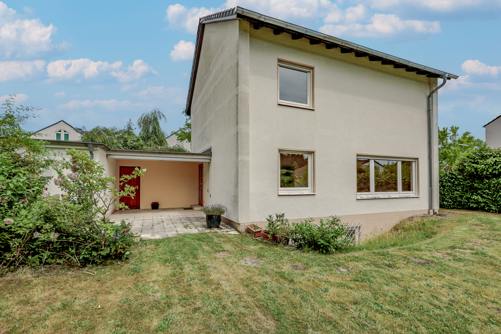 Einfamilienhaus mit Garten, Terrasse und Garage in Bonn-Niederholtorf