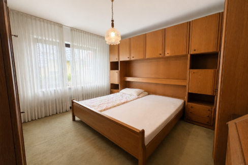 Schlafzimmer ( EG )