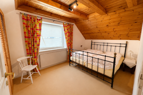 Schlafzimmer ( OG )