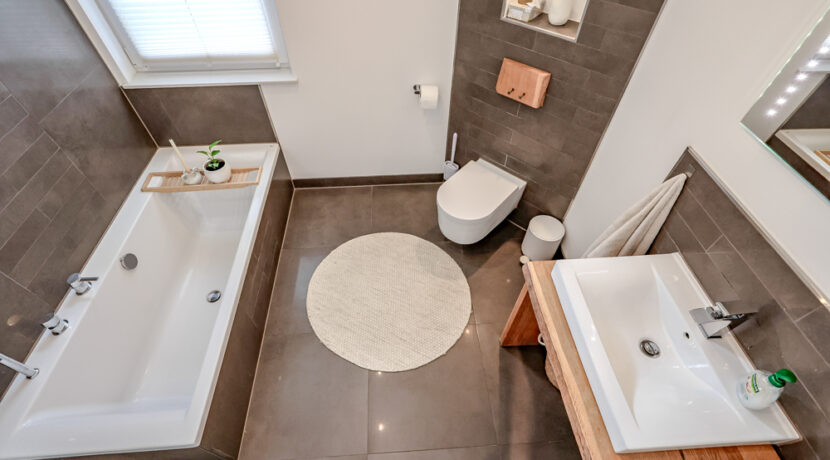 Badezimmer EG