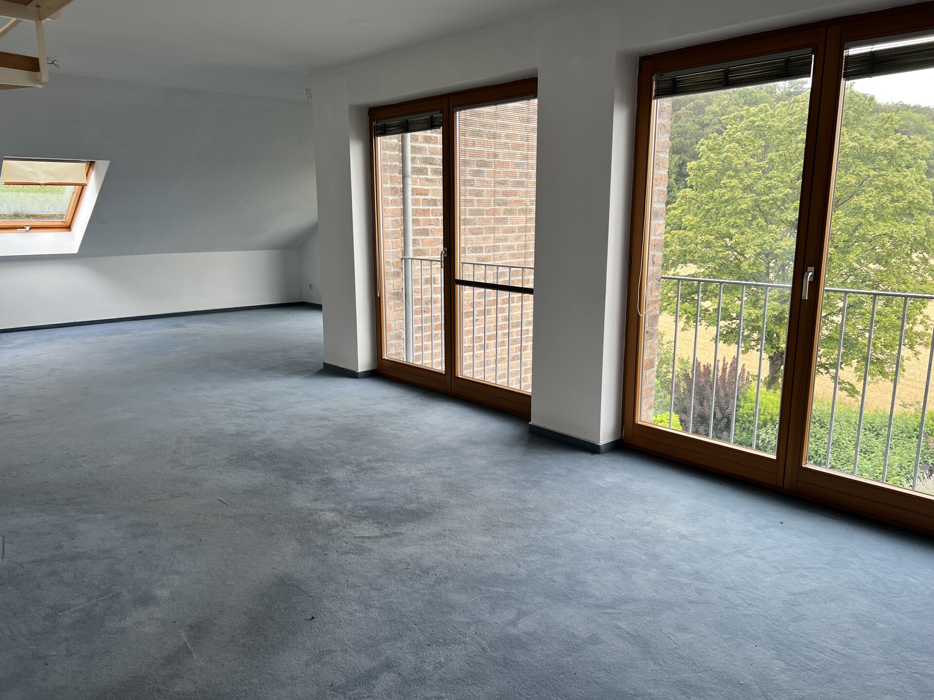 Helle 3-Zimmer-Maisonette mit Dachterrasse in Königswinter-Heisterbacherrott