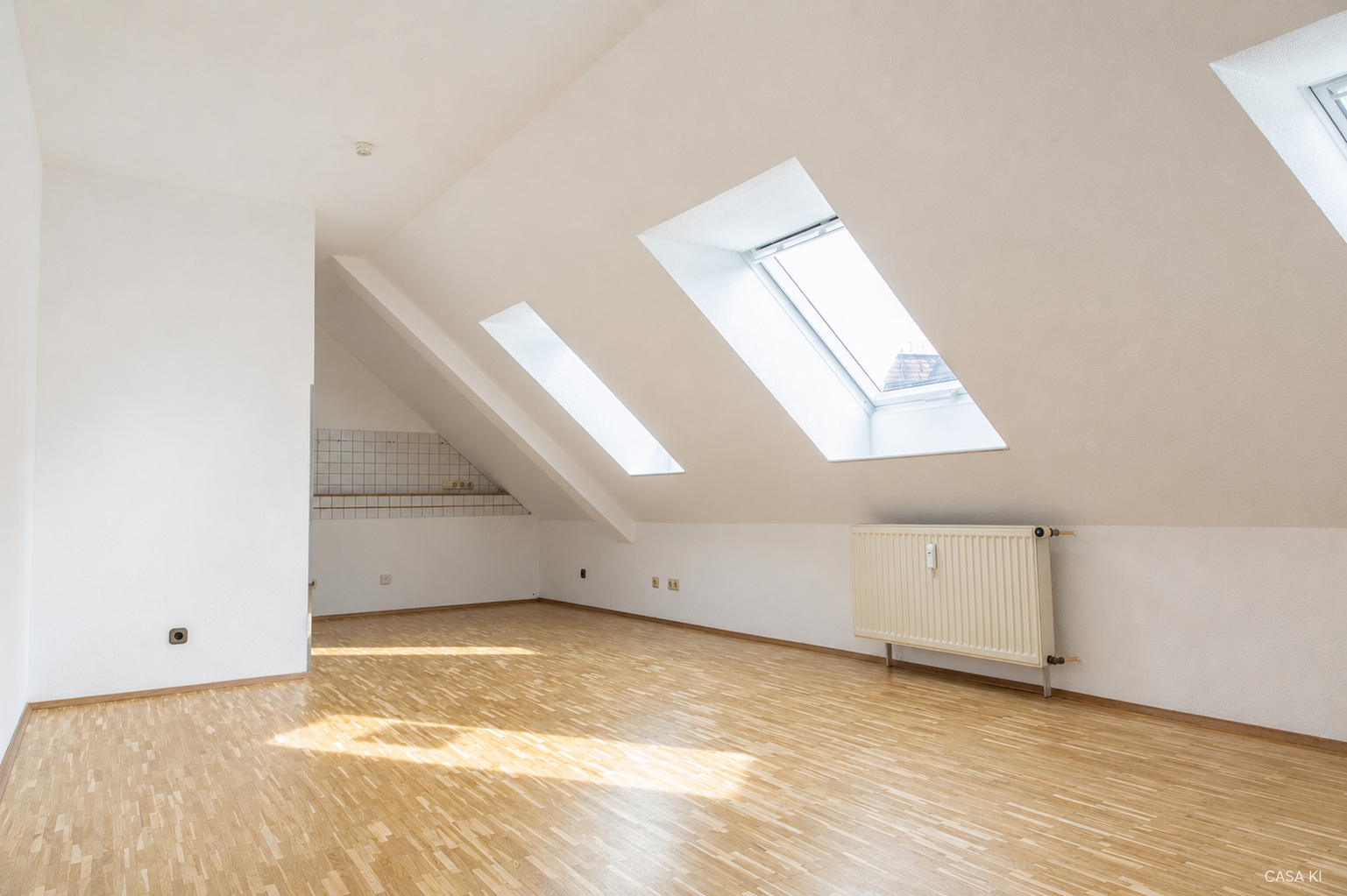 Helle ca. 45m² große 2-Zimmer-Dachgeschosswohnung mit Tageslichtbad - Photo 5