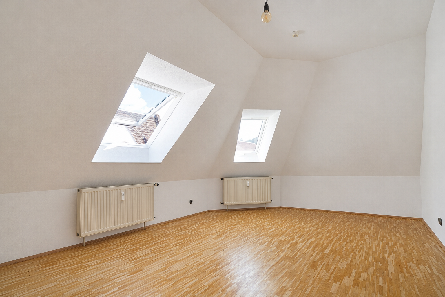 Helle ca. 45m² große 2-Zimmer-Dachgeschosswohnung mit Tageslichtbad - Photo 4