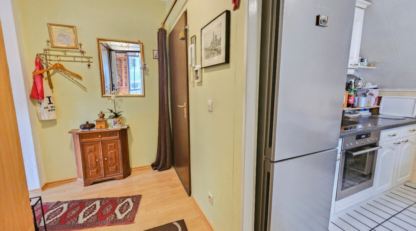 Wohnungsflur links