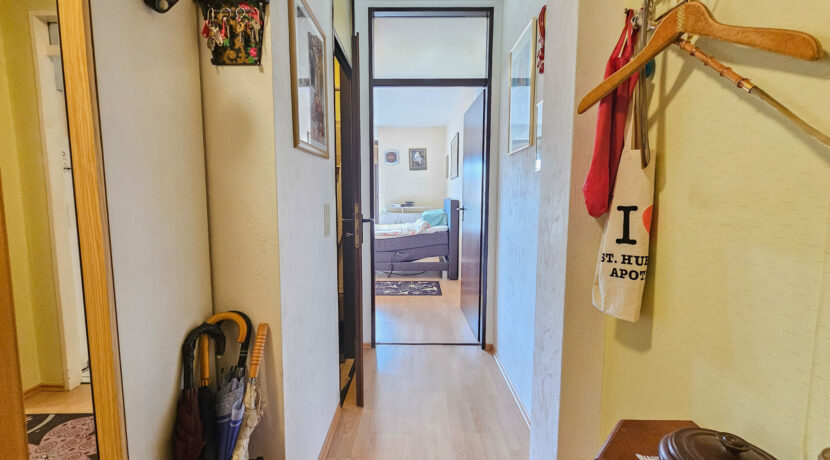 Wohnungsflur rechts