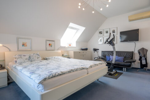 Schlafzimmer DG