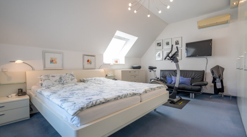 Schlafzimmer DG
