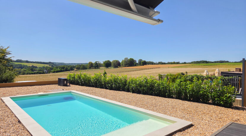 Pool mit Ausblick