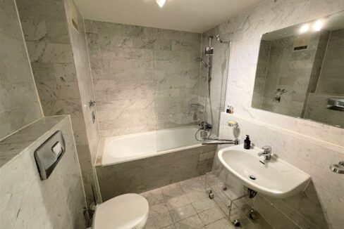 Bad mit Wanne