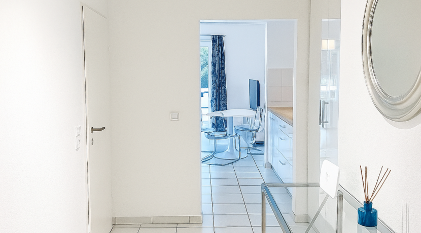 Entrée mit Blick zur Küche