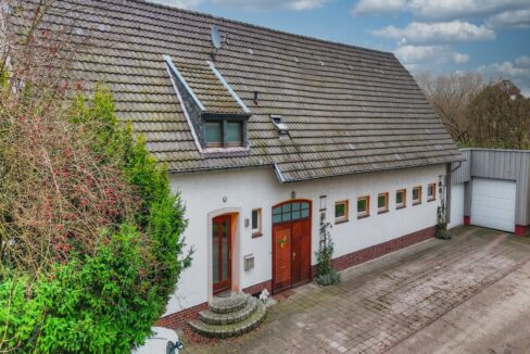 Wohnhaus und Gewerbefläche