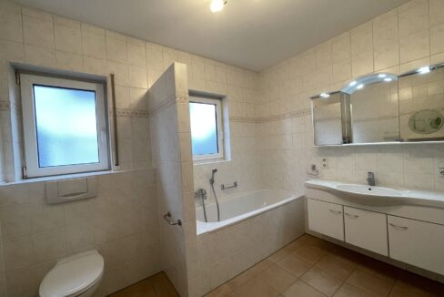 Badezimmer EG