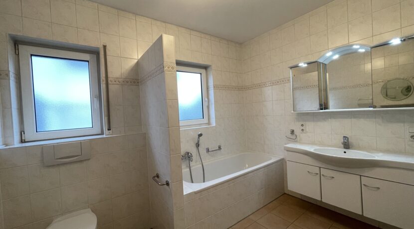 Badezimmer EG