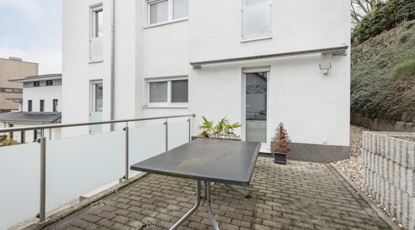 großzügige Terrasse