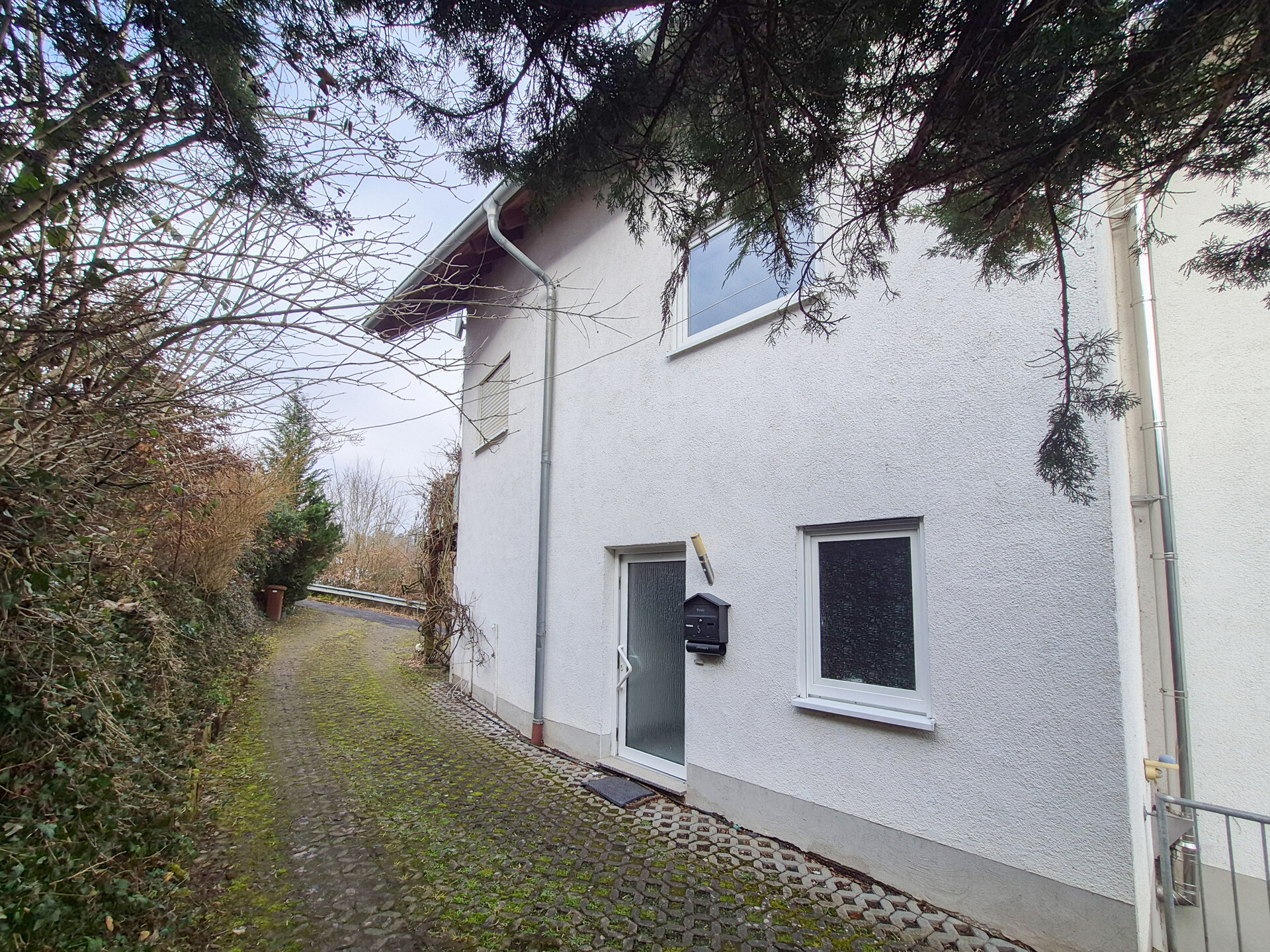 Ihr neues Familienglück – gepflegtes Reihenendhaus mit Balkon & Platz zum Leben – nähe Horhausen!