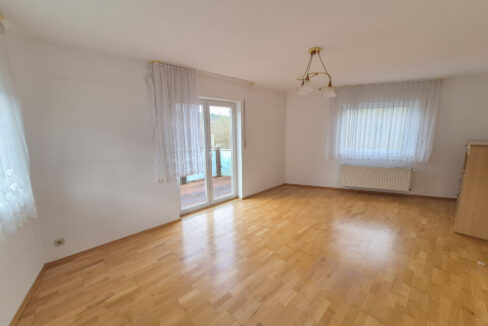 Zimmer mit Balkon