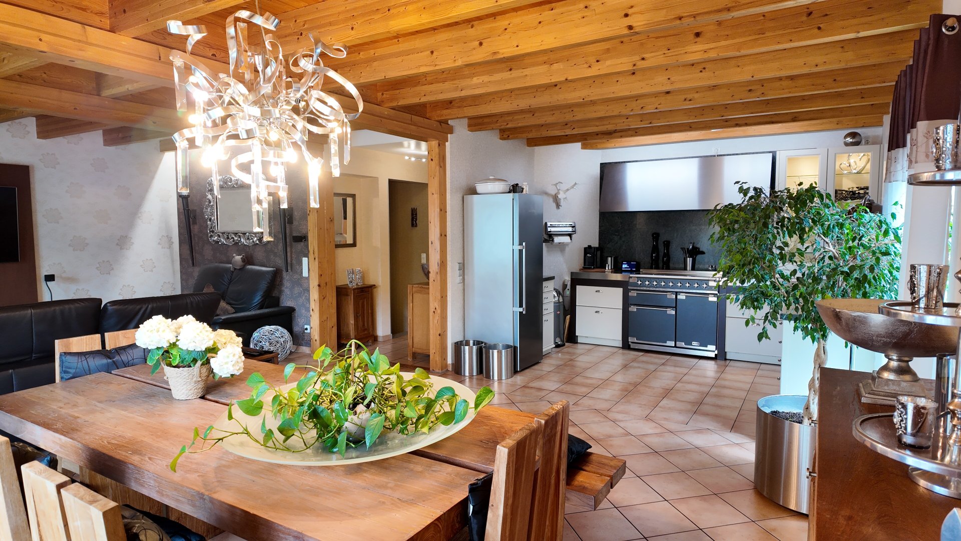Exklusive Maisonette-Wohnung in ruhiger Lage von Wallach mit Garten