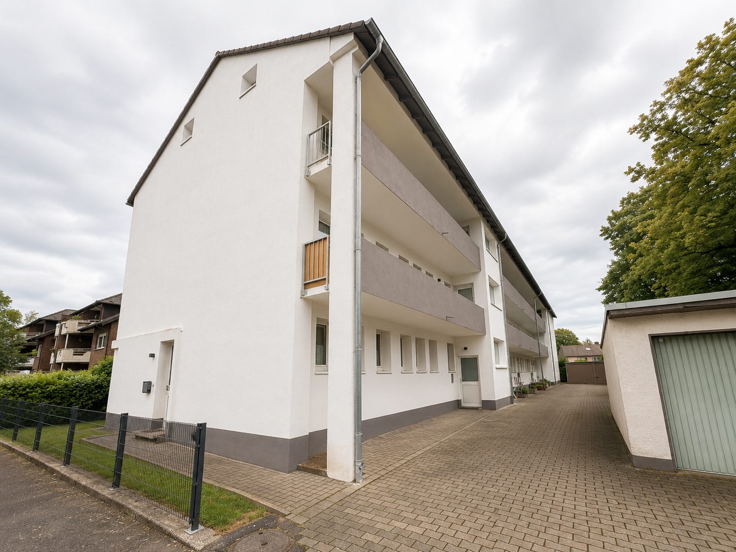 Gepflegte 3-Zimmer-Etagenwohnung mit Loggia, Kellerraum und Außenstellplatz in Kamen Heeren