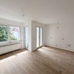 Wohnzimmer mit offener Küche