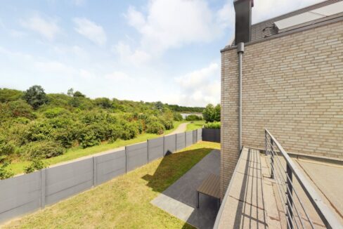 Dachterrasse mit Blick in Garten