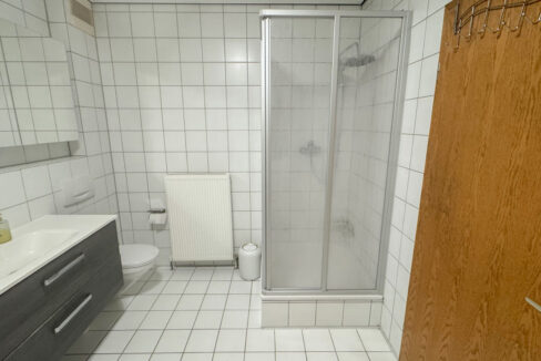 Bad mit Dusche und Wanne