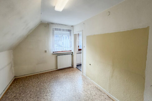 Ankleidezimmer (Küche mgl.)