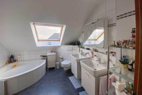 Badezimmer DG