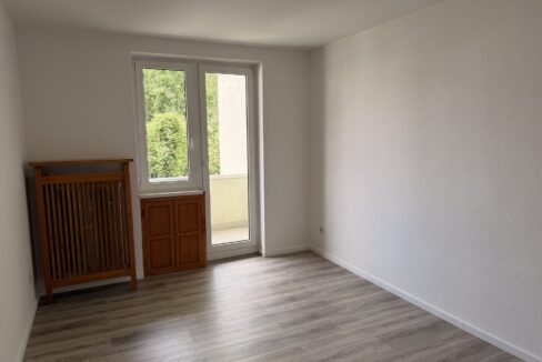 Wohnküche mit Blick zum Balkon