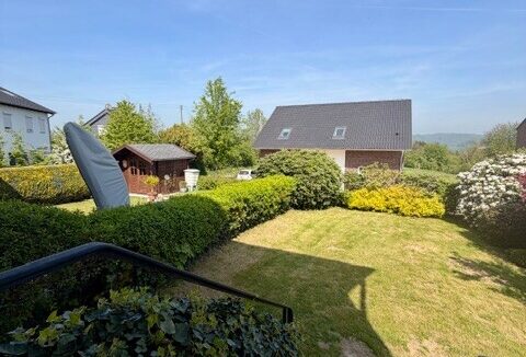 Haushälfte rechts - Blick in den tollen Garten