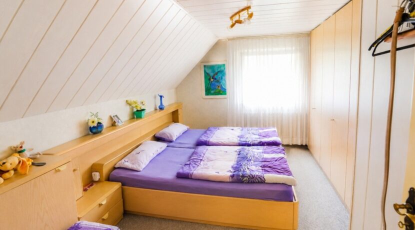 Erstes Schlafzimmer im DG