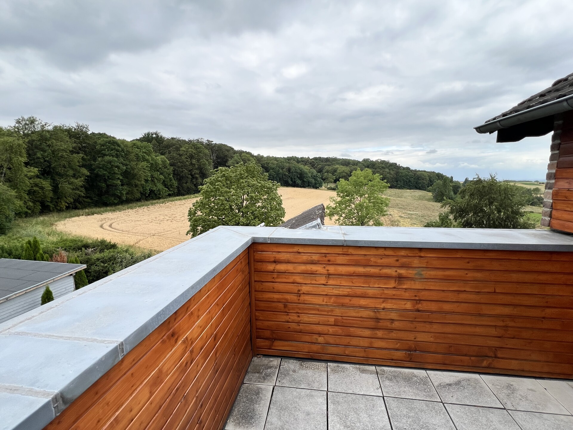 Helle 3-Zimmer-Maisonette mit Dachterrasse in Königswinter-Heisterbacherrott